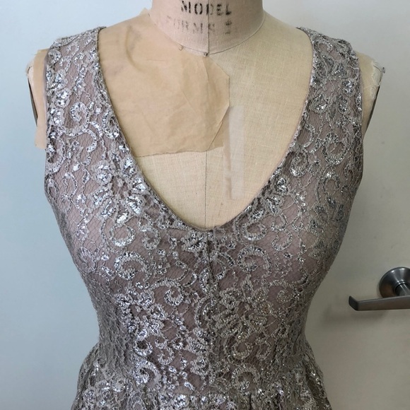 EIGHT SIXTY V NECK SHIMMER DRESS SIZE SMALL - Picture 4 of 6